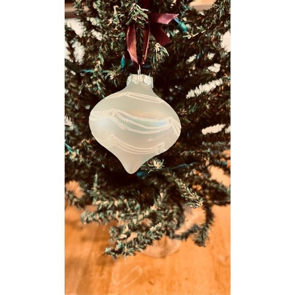 Hand Blown Glass Onion Shaped Christmas Tree Ornament Vinatge - Picture 1 of 4